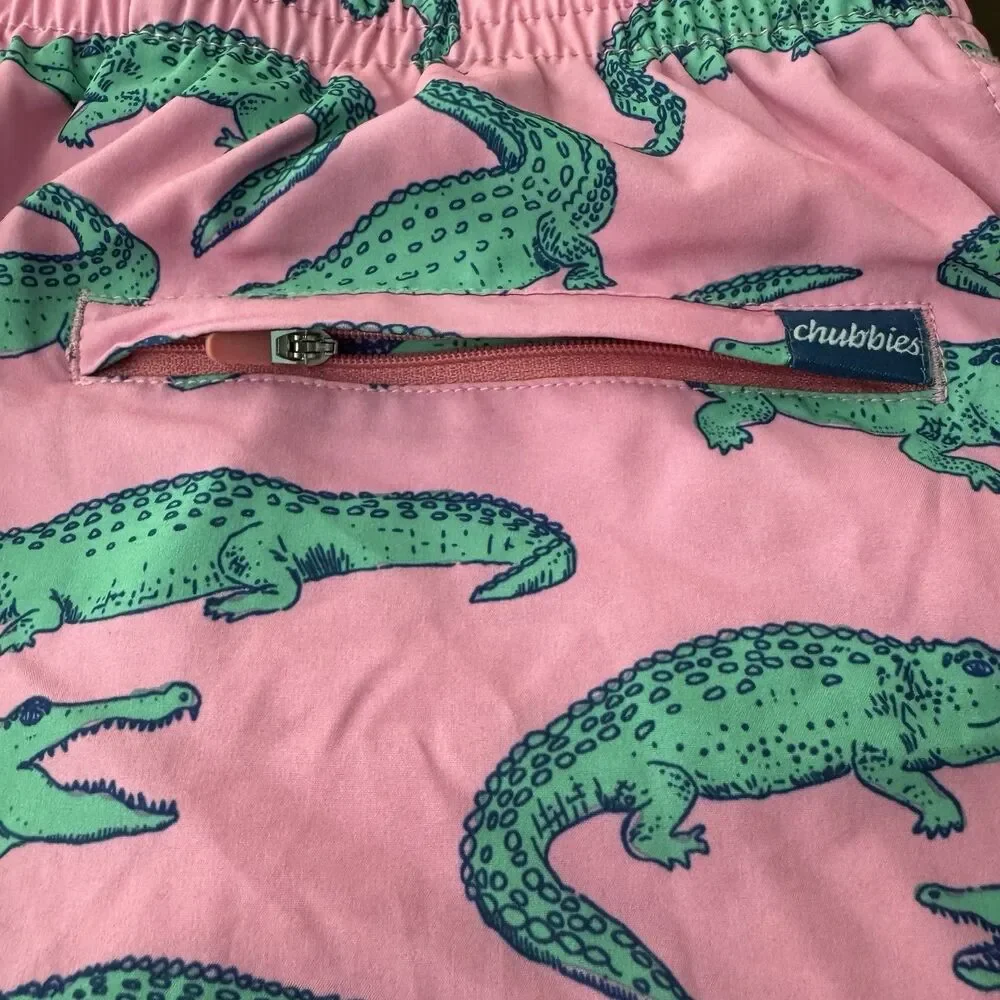 Chubbies The Gem Glades Swim Trunks Men L Pink Alligator Print AOP Stretch Lined